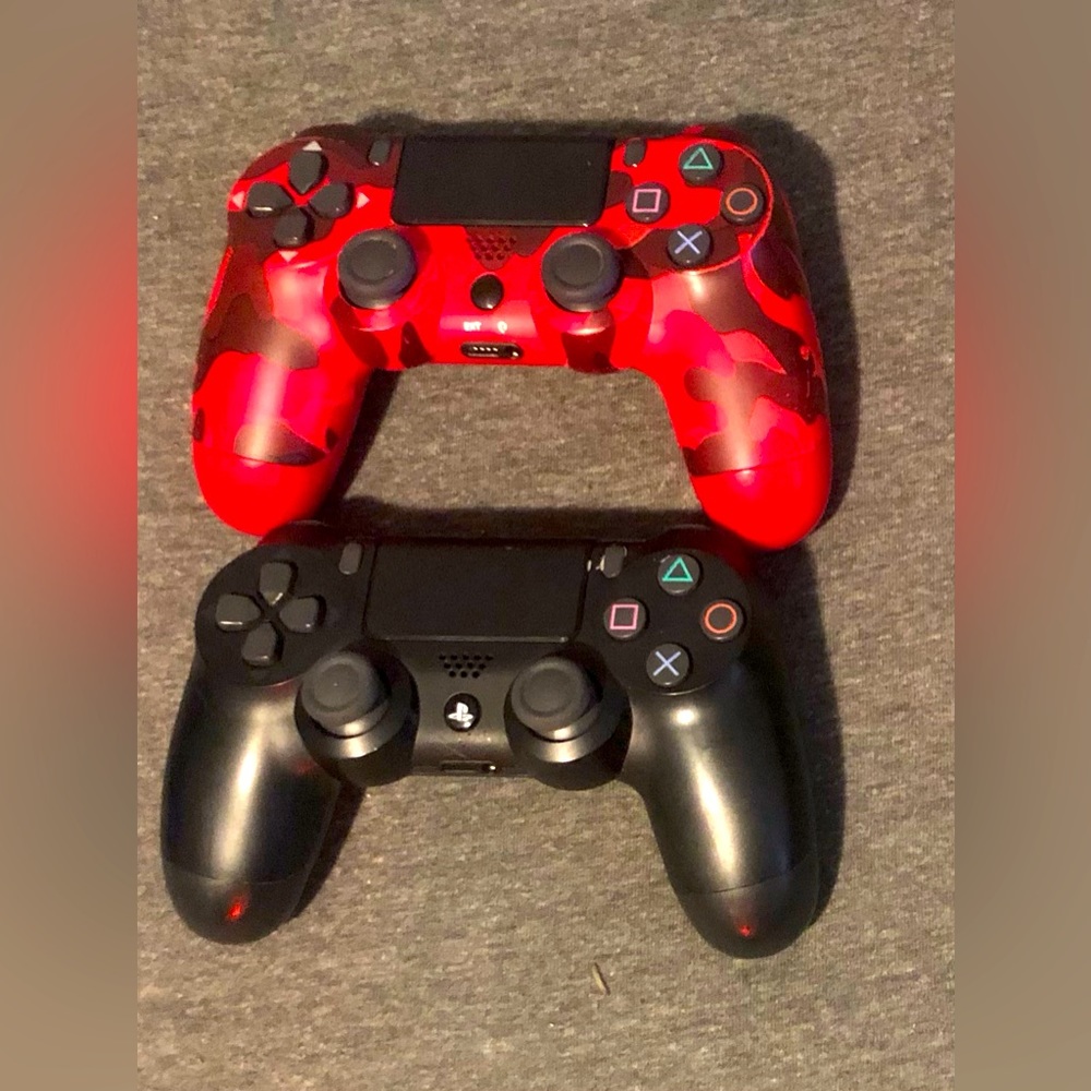 Selling 2 wireless controllers